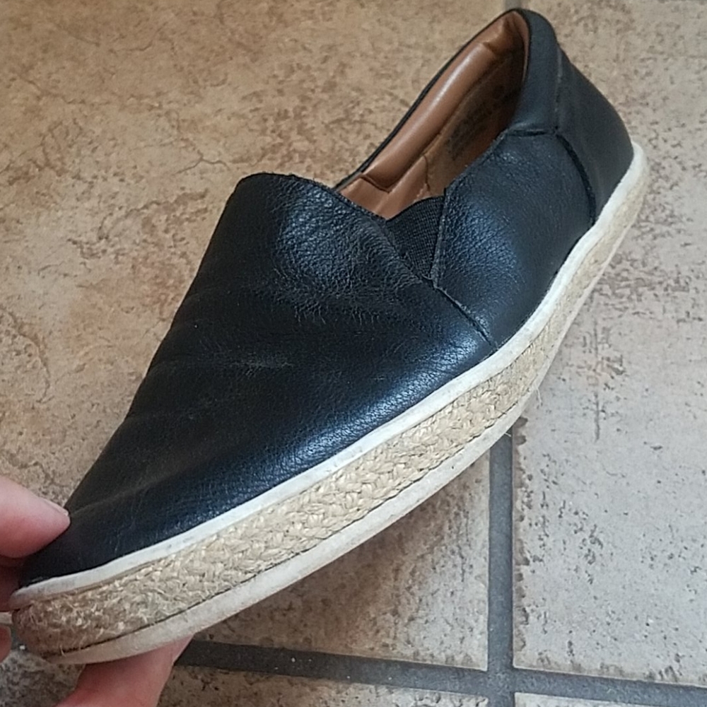 AEROSOLES black leather slip on